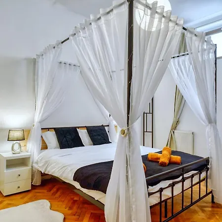 Intimo Oldtown Romantic Apartment Brasov