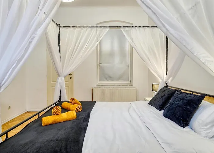 Intimo Oldtown Romantic Brasov